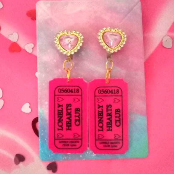 Jewelry - Lonely hearts earrings